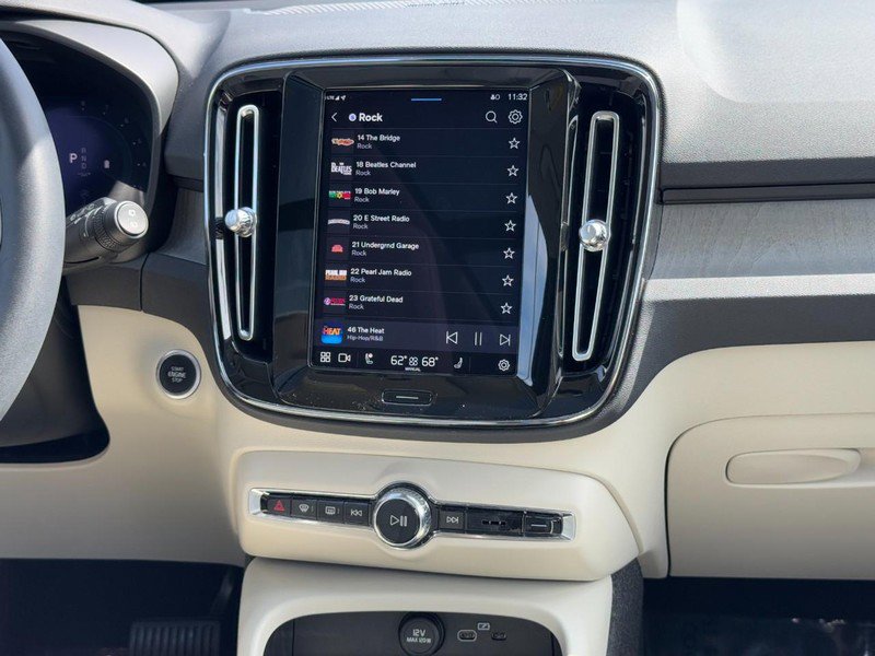 Certified 2023 Volvo XC40 B5 Ultimate w/ Protection Package Premier image 14