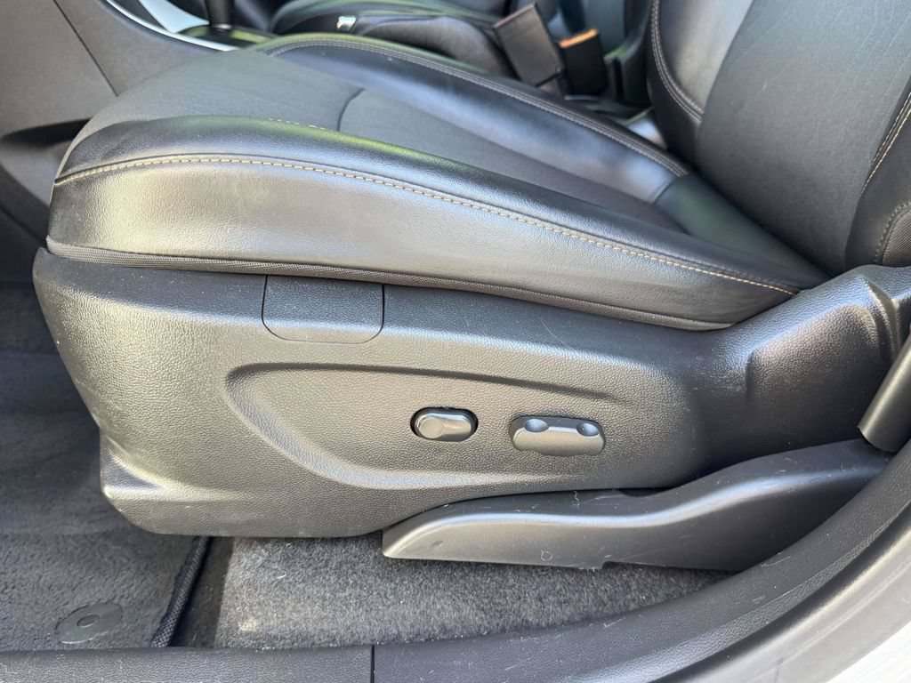 Used 2020 Chevrolet Trax LT w/ LT Convenience Package FWD image 20