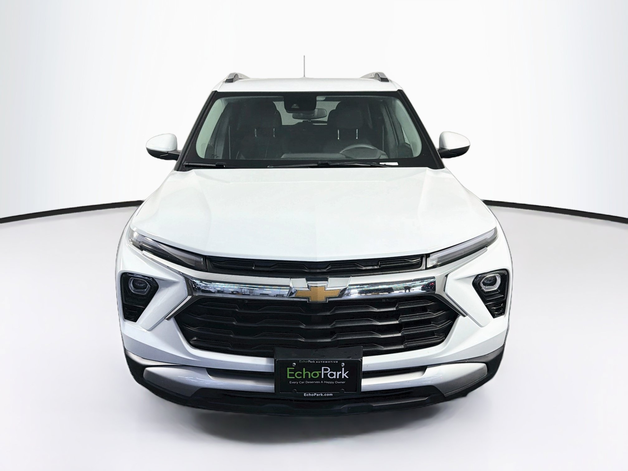 Used 2025 Chevrolet TrailBlazer LT FWD image 2