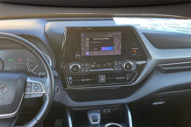 Used 2023 Toyota Highlander LE image 6