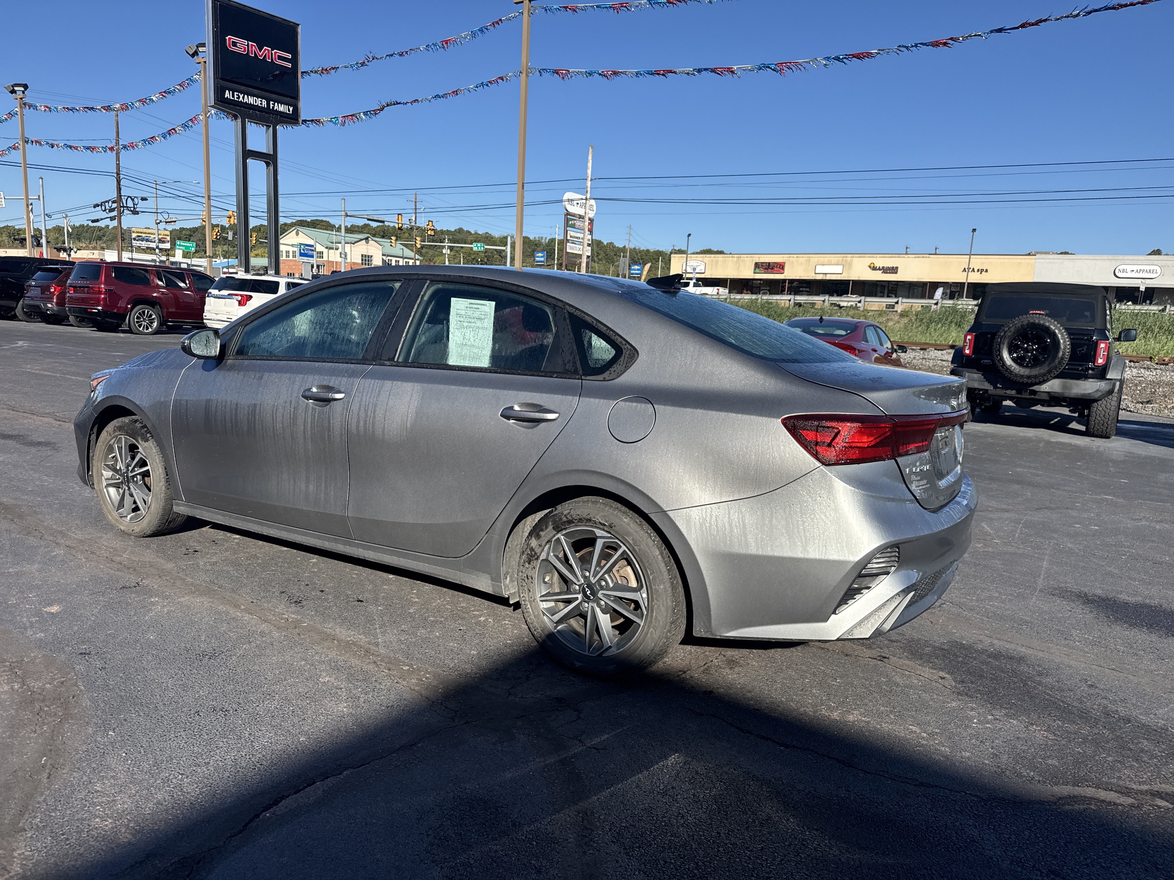 Used 2023 Kia Forte LXS w/ LXS Technology Package FWD image 6