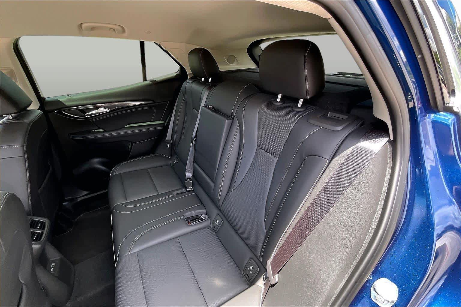 Used 2023 Buick Envision Essence FWD image 19