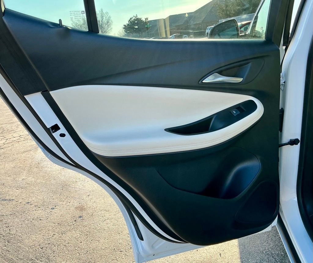 Used 2024 Buick Encore GX Avenir image 35