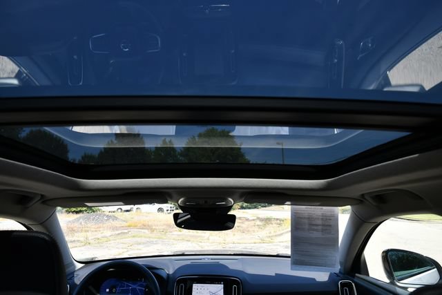 Certified 2026 Volvo XC40 B5 Plus AWD/4WD image 30