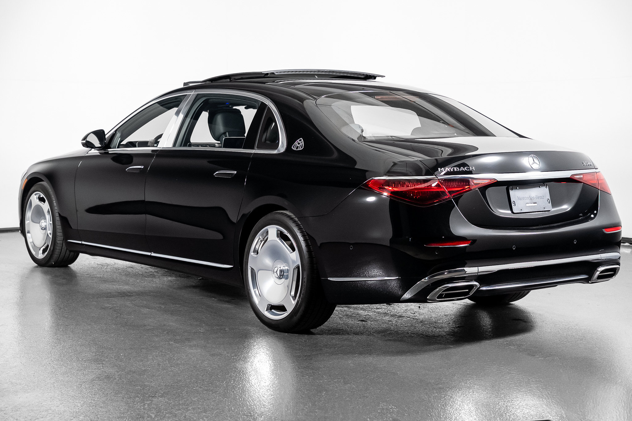 Used 2025 Mercedes-Benz Maybach S 580 4MATIC image 23