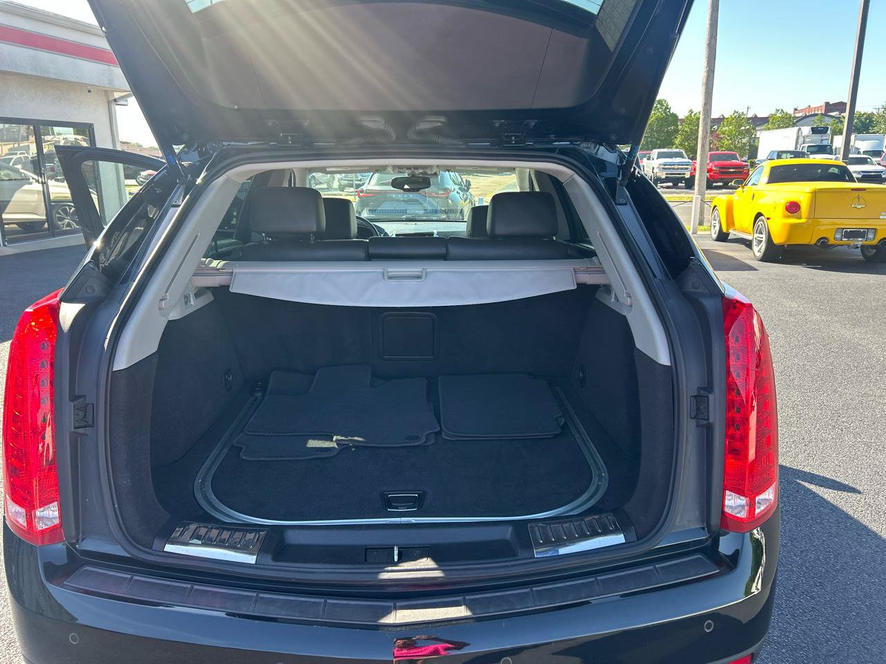 Used 2015 Cadillac SRX Luxury w/ Driver Awareness Package FWD image 13