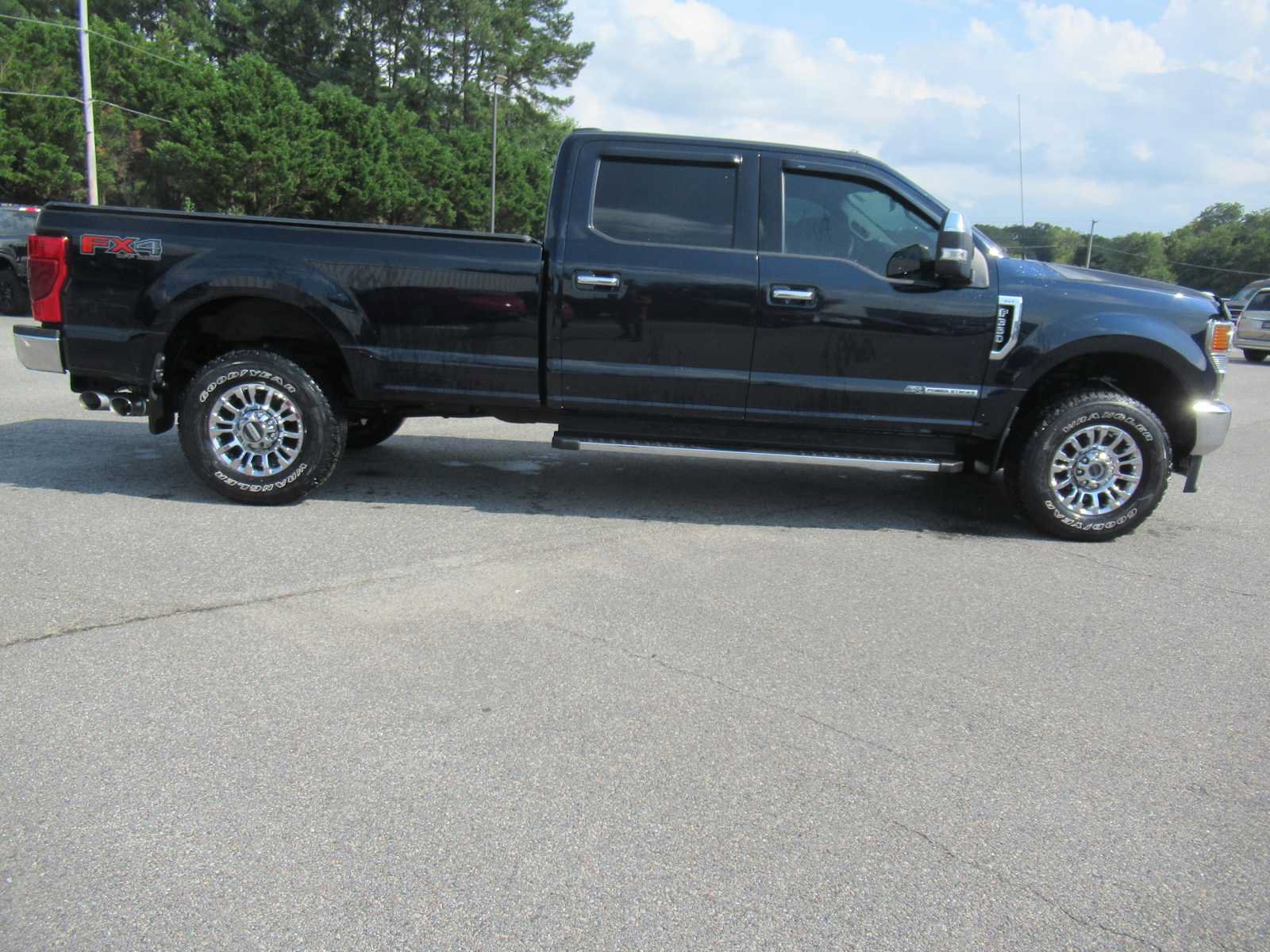 Used 2021 Ford F350 XLT w/ XLT Premium Package AWD/4WD image 4