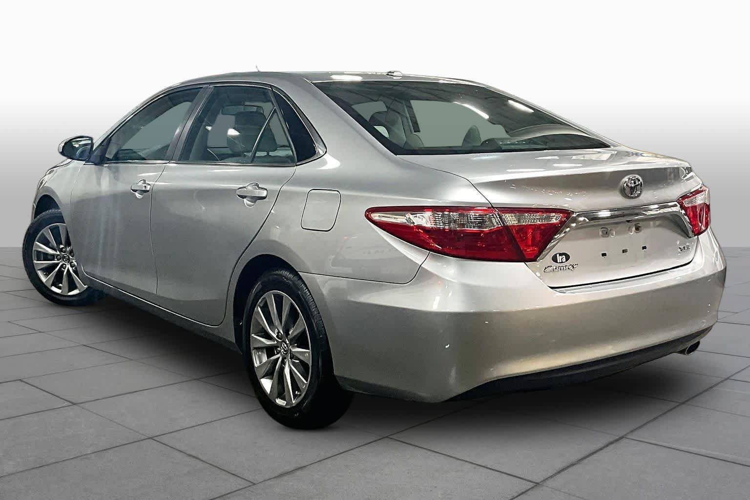 Used 2017 Toyota Camry XLE FWD image 12