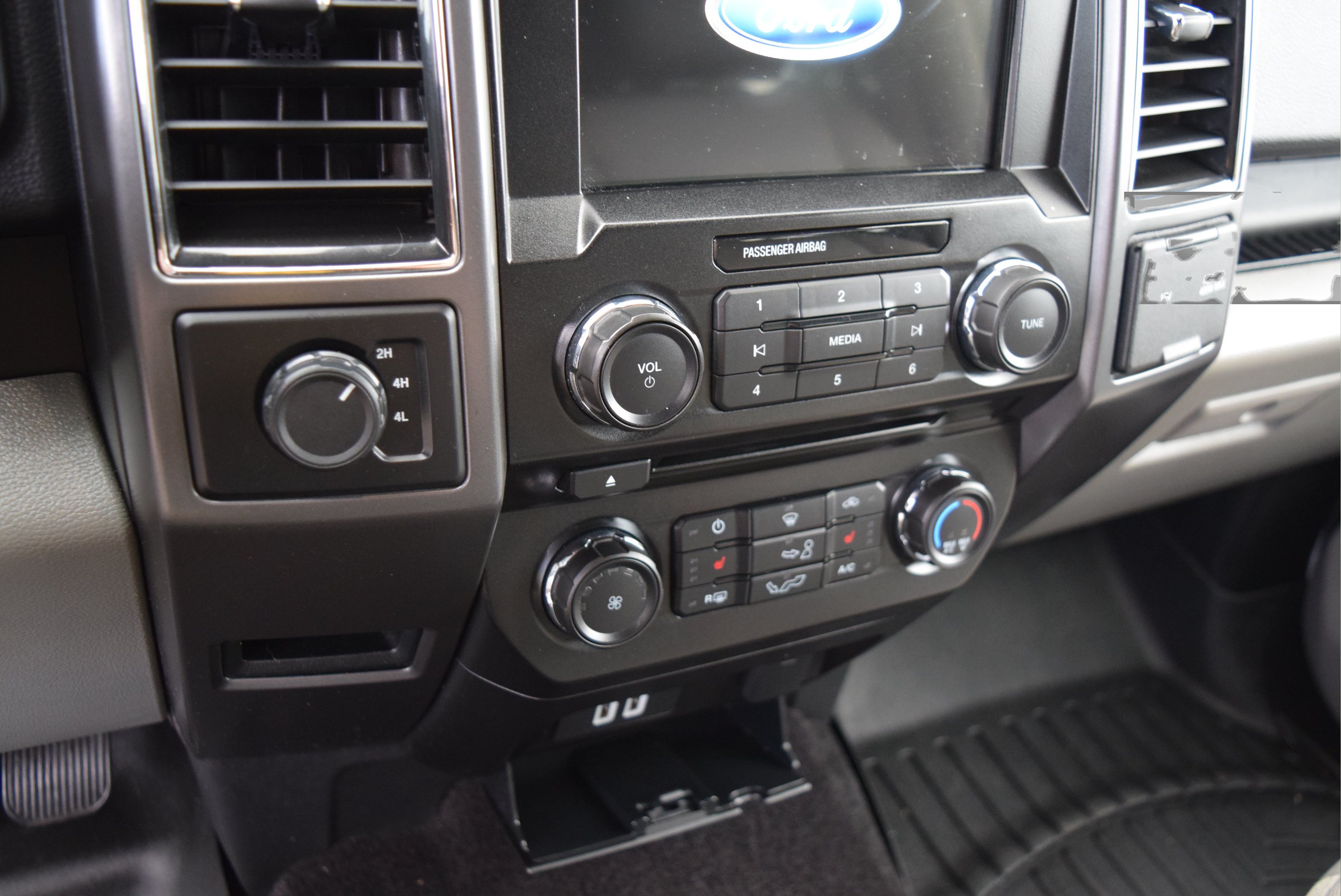 Used 2017 Ford F150 XLT w/ Equipment Group 302A Luxury AWD/4WD image 16
