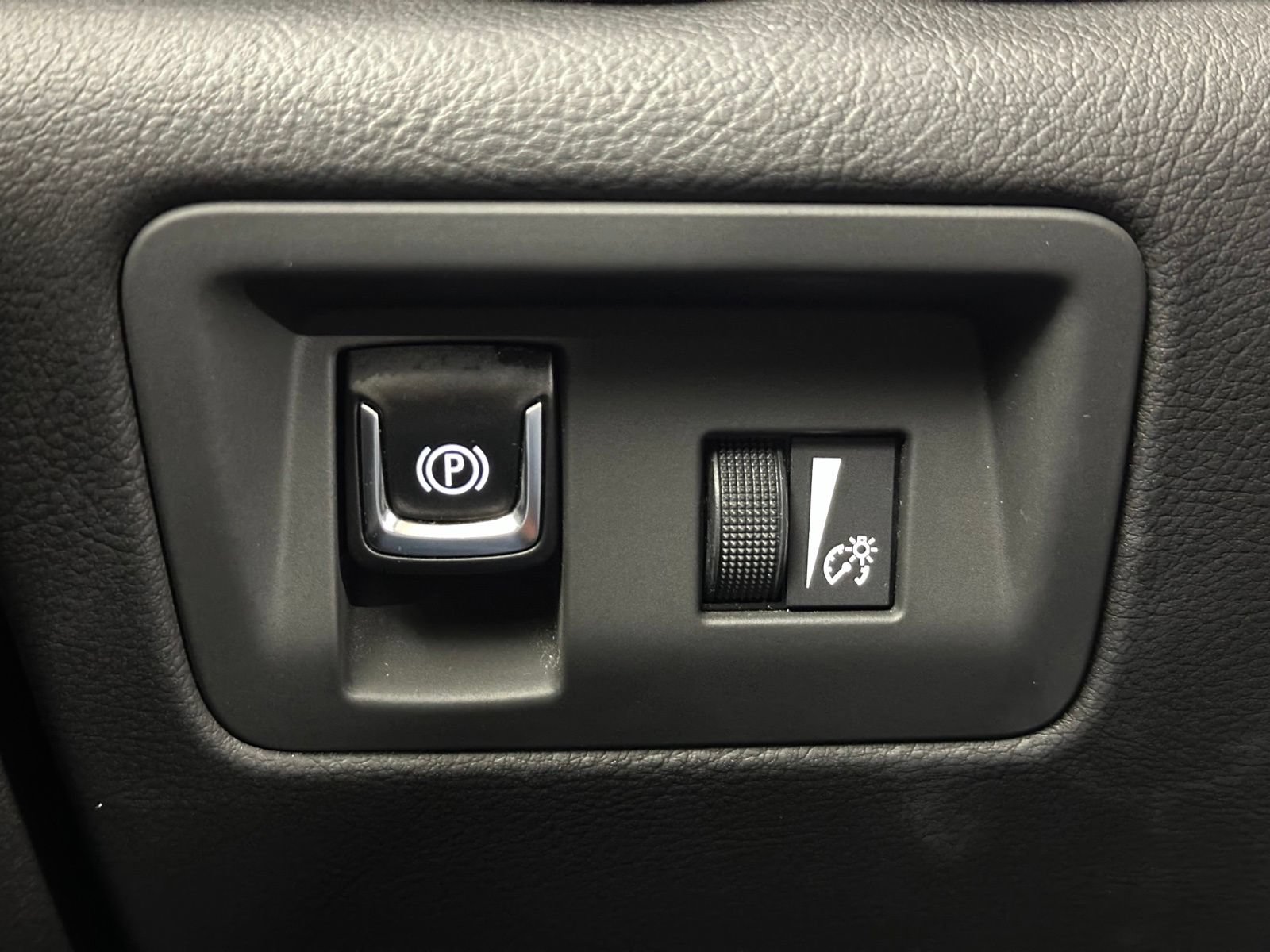 Used 2014 Cadillac ELR w/ Luxury Package FWD image 21