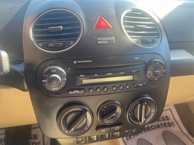 Used 2010 Volkswagen Beetle Coupe FWD image 9