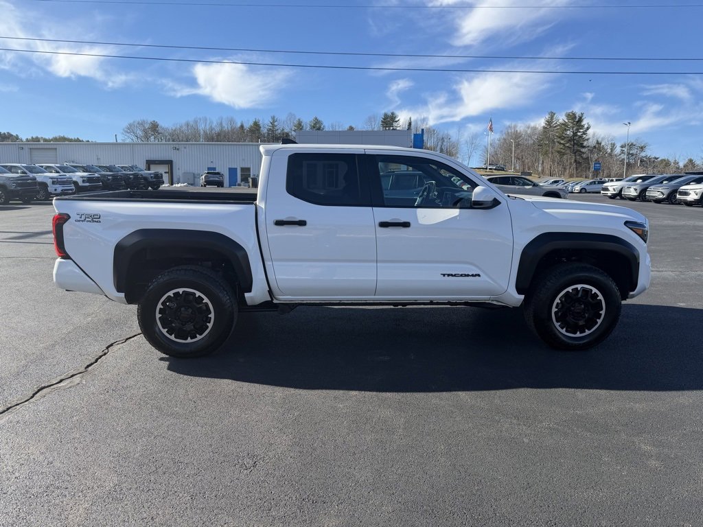 Used 2024 Toyota Tacoma TRD Off-Road image 10
