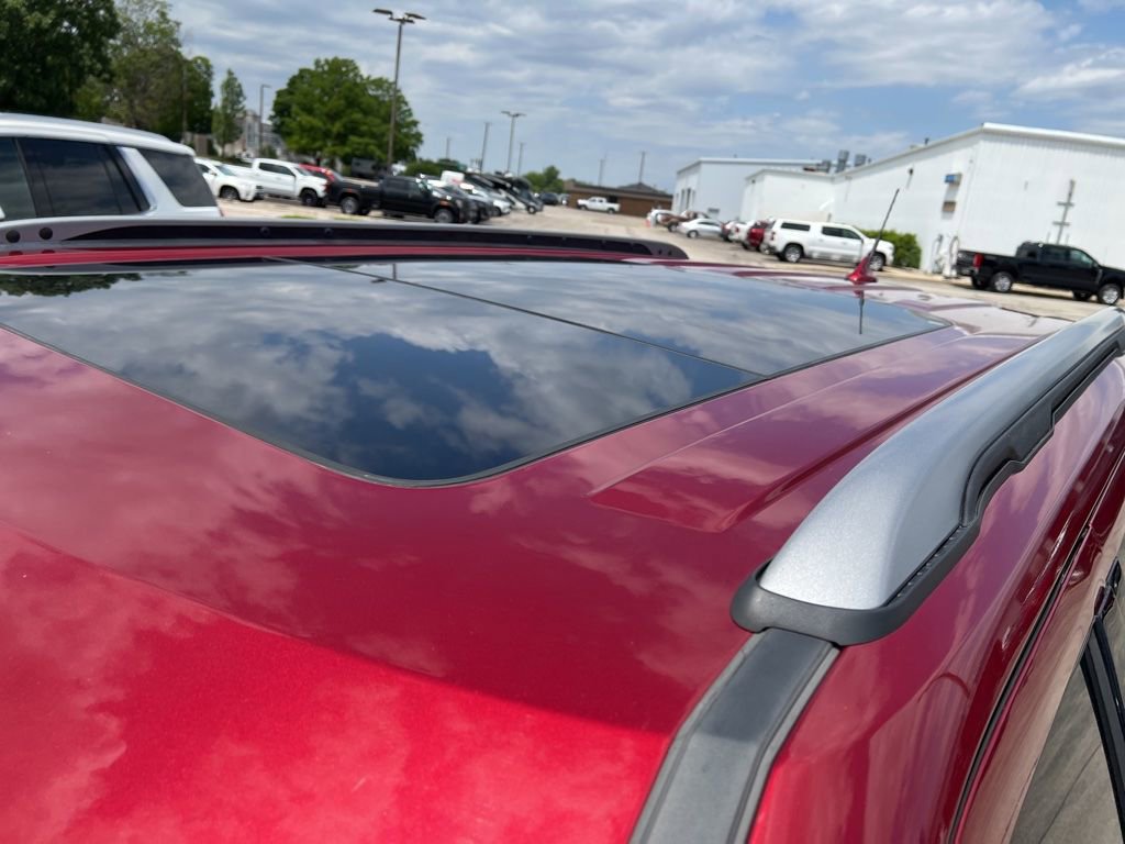 Used 2019 Ford Explorer XLT w/ Equipment Group 202A FWD image 2