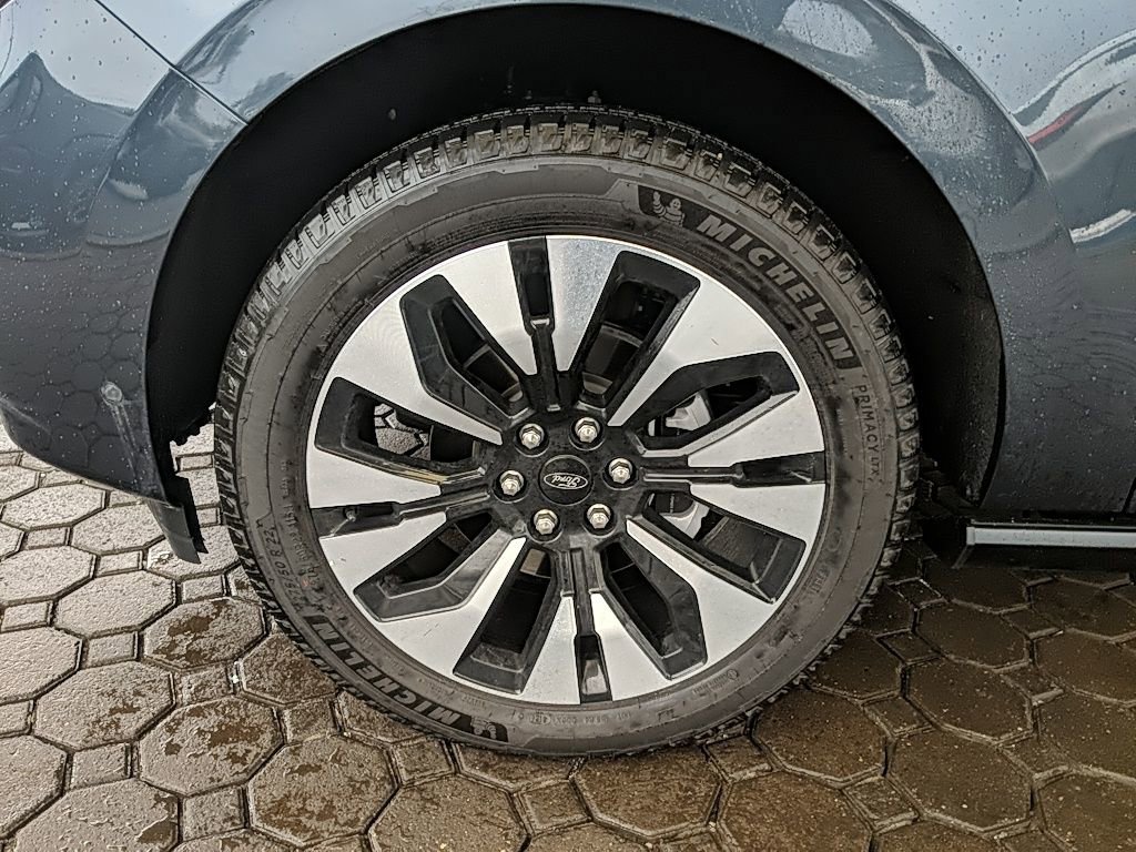 Used 2025 Ford Expedition Max Platinum w/ Driver's Package image 11