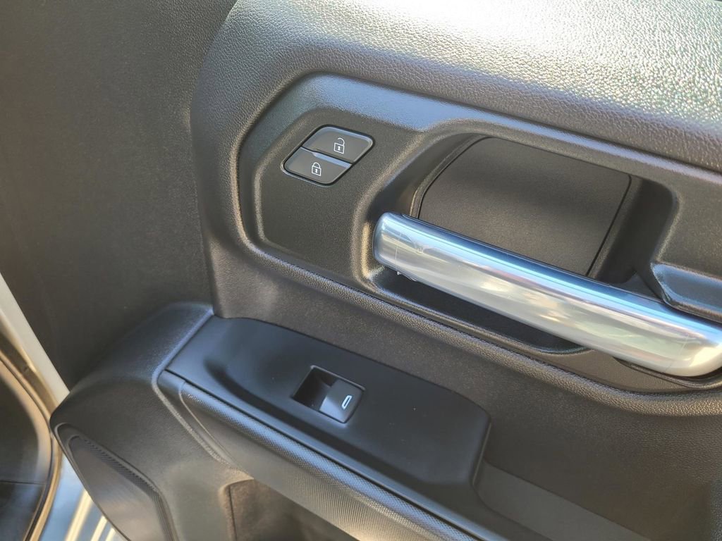 Used 2023 Chevrolet Silverado 1500 Custom image 8