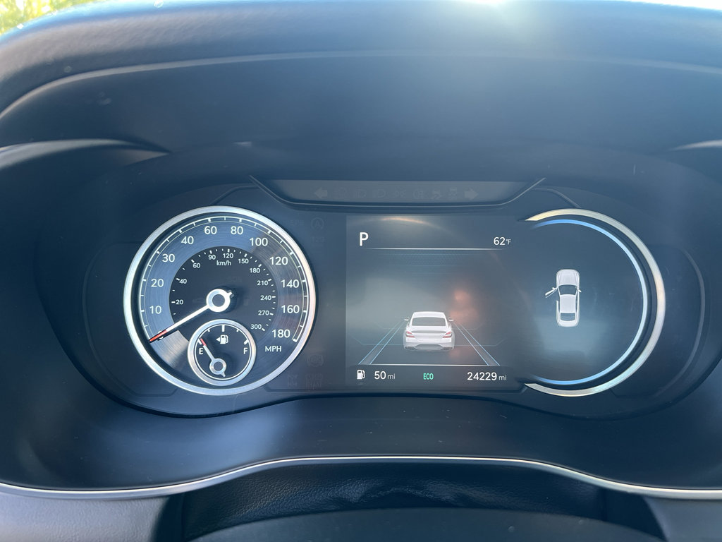 Used 2023 Genesis G70 2.0T image 15