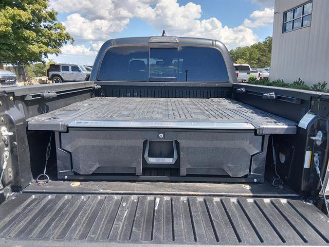 Used 2022 Toyota Tacoma TRD Off-Road w/ Technology Package AWD/4WD image 9