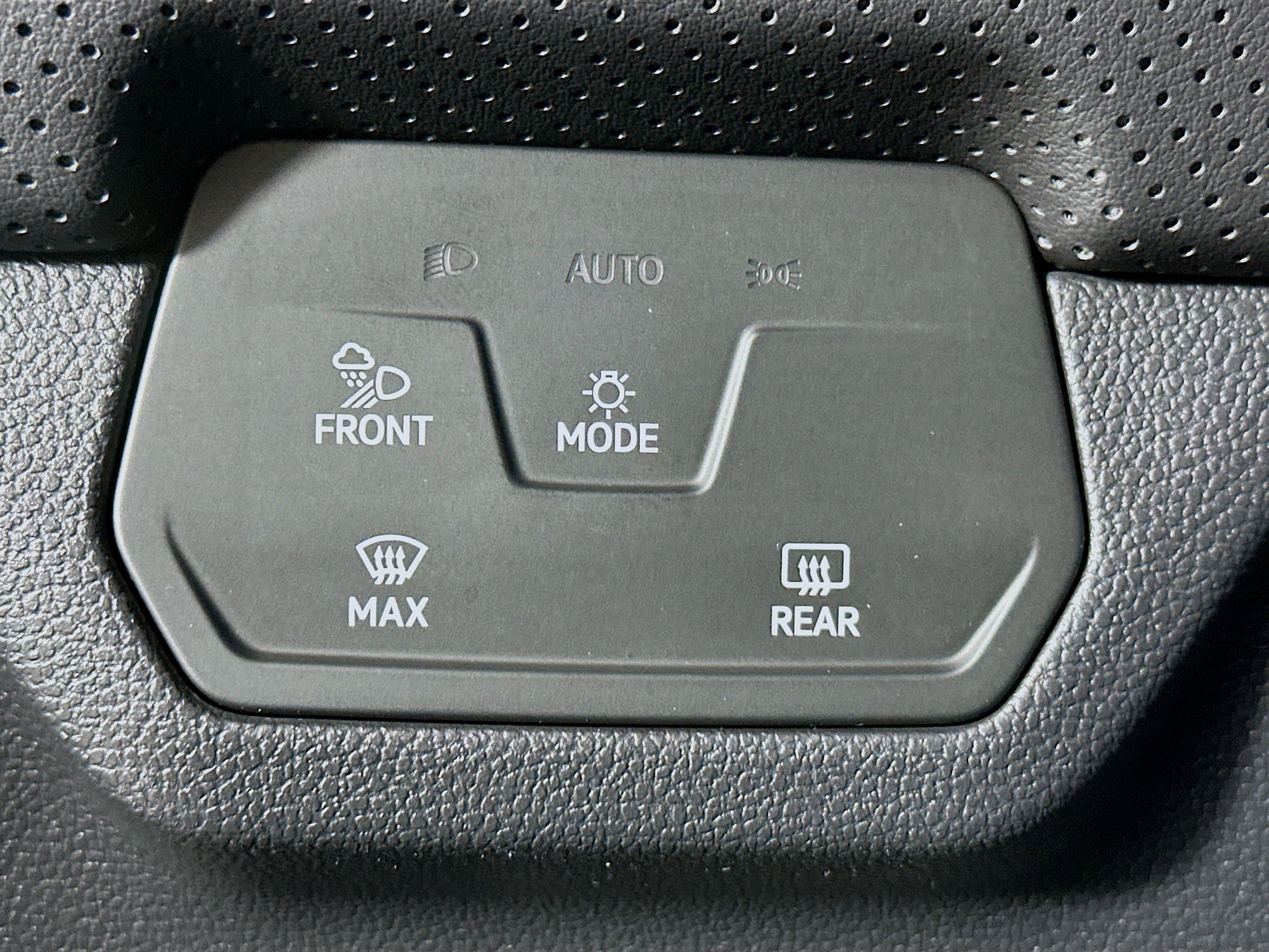 Used 2024 Volkswagen Atlas SE image 17