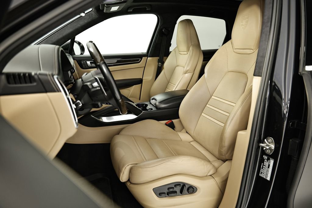 Certified 2022 Porsche Cayenne Turbo AWD/4WD image 5