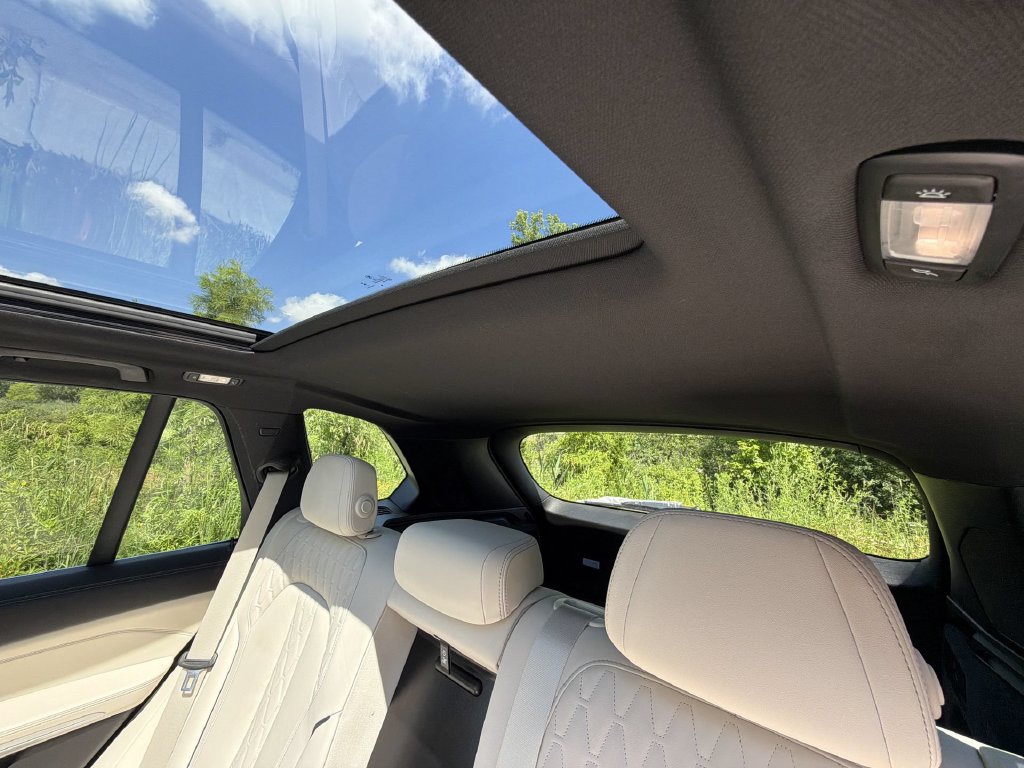Used 2024 BMW X5 xDrive40i w/ Premium Package AWD/4WD image 26