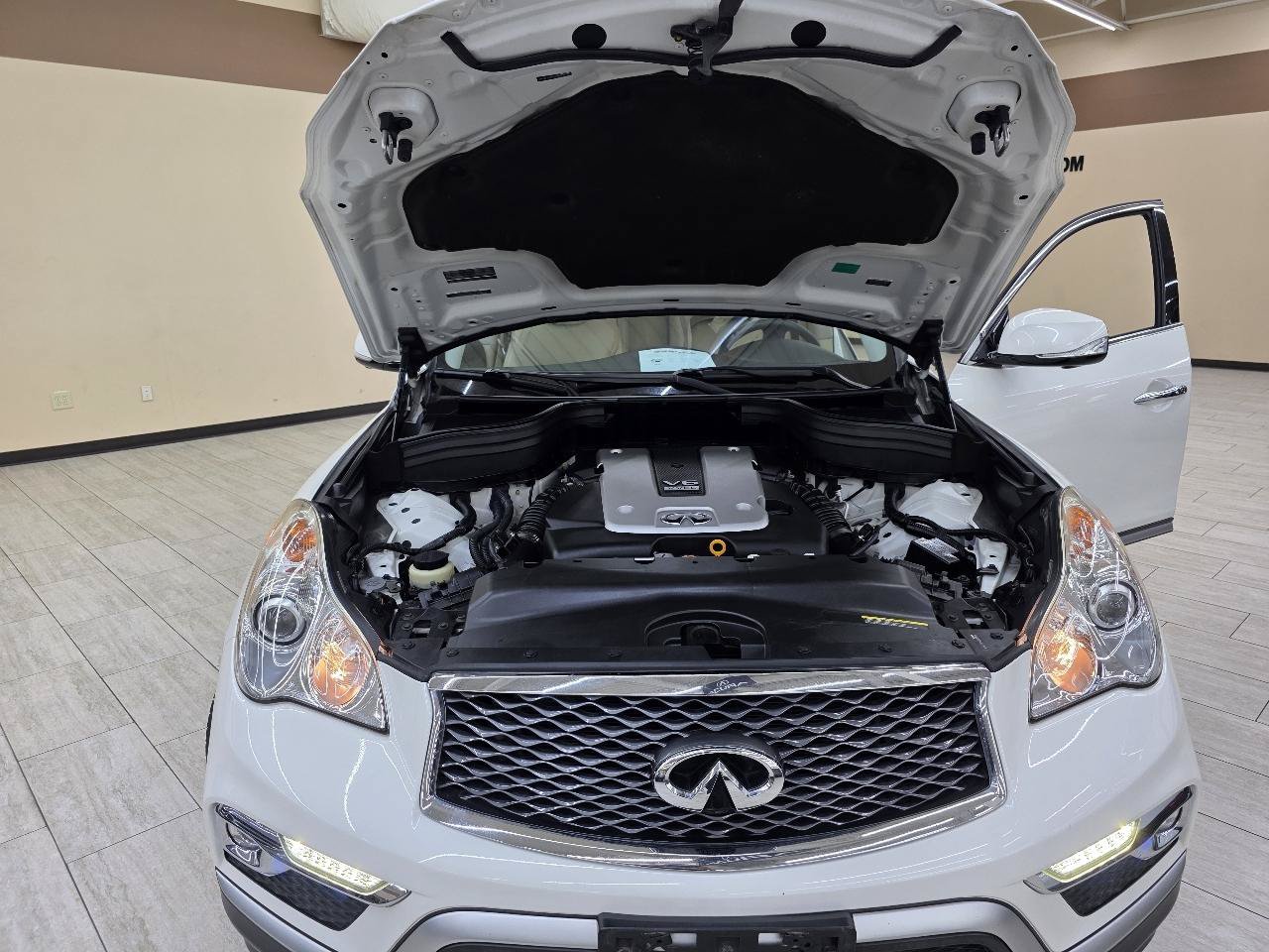 Used 2017 INFINITI QX50 2WD w/ Premium Plus Package image 43