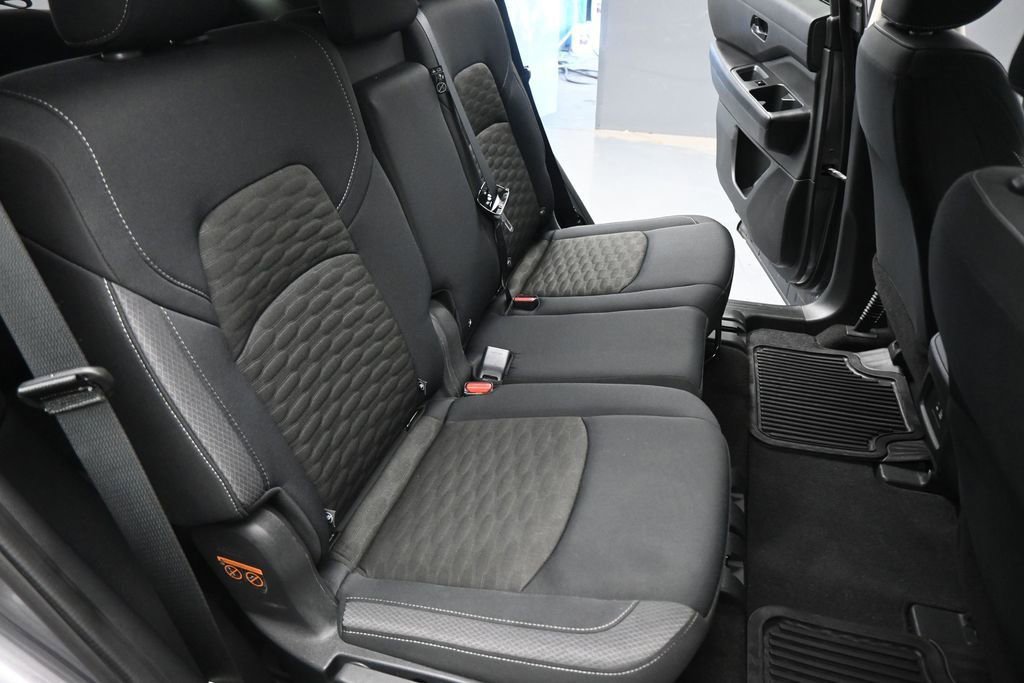 Used 2024 Nissan Pathfinder S AWD/4WD image 19