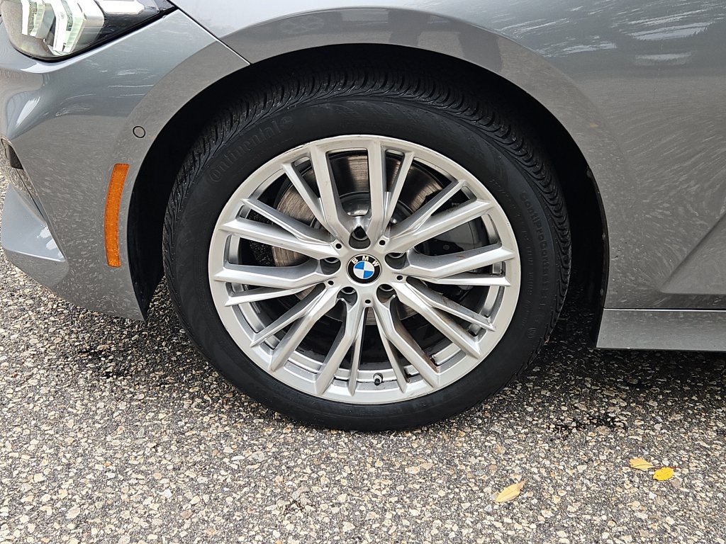 Used 2023 BMW 330i xDrive Sedan w/ Premium Package AWD/4WD image 7