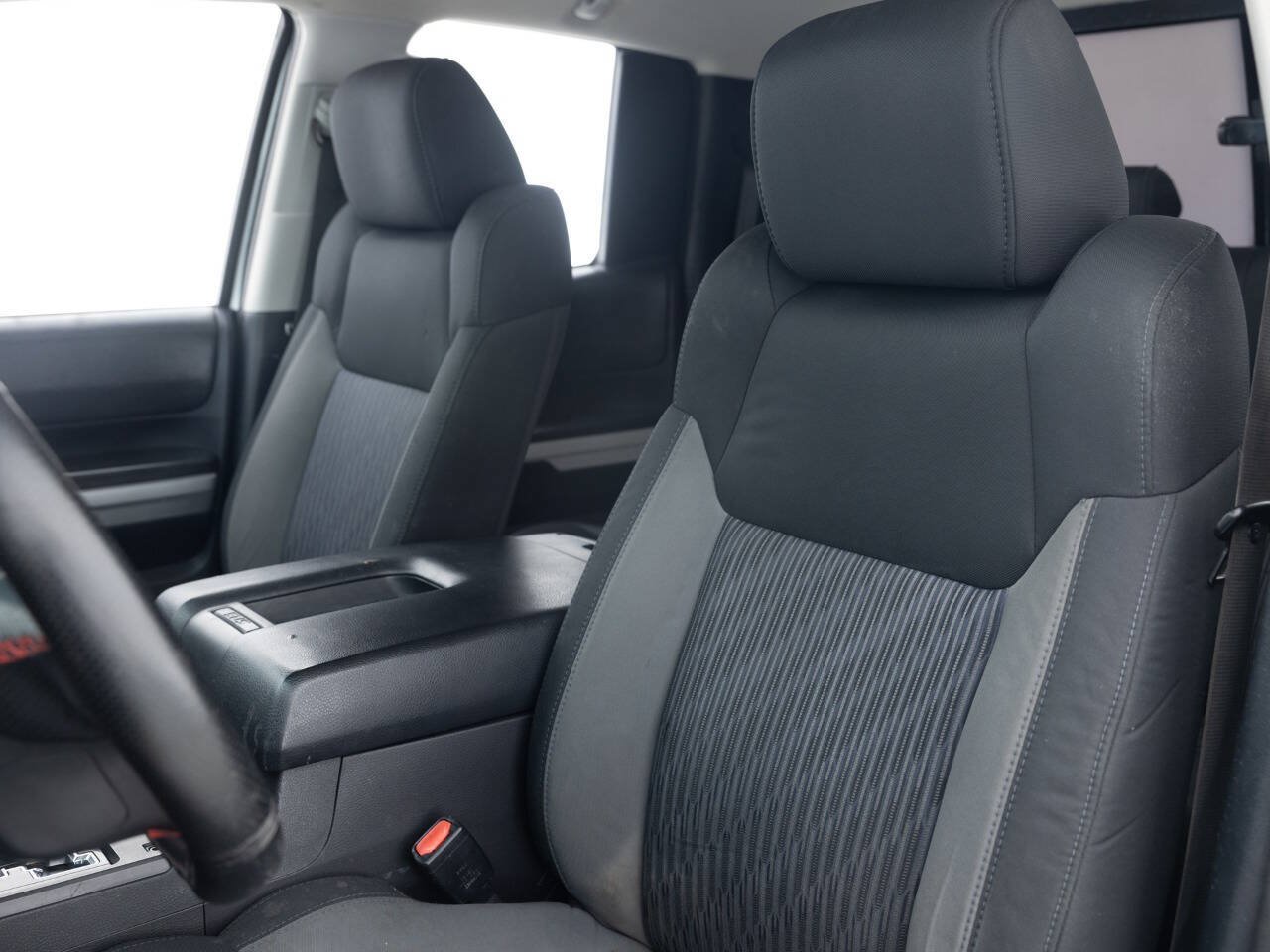 Used 2015 Toyota Tundra SR5 w/ SR5 Upgrade Package RWD image 29
