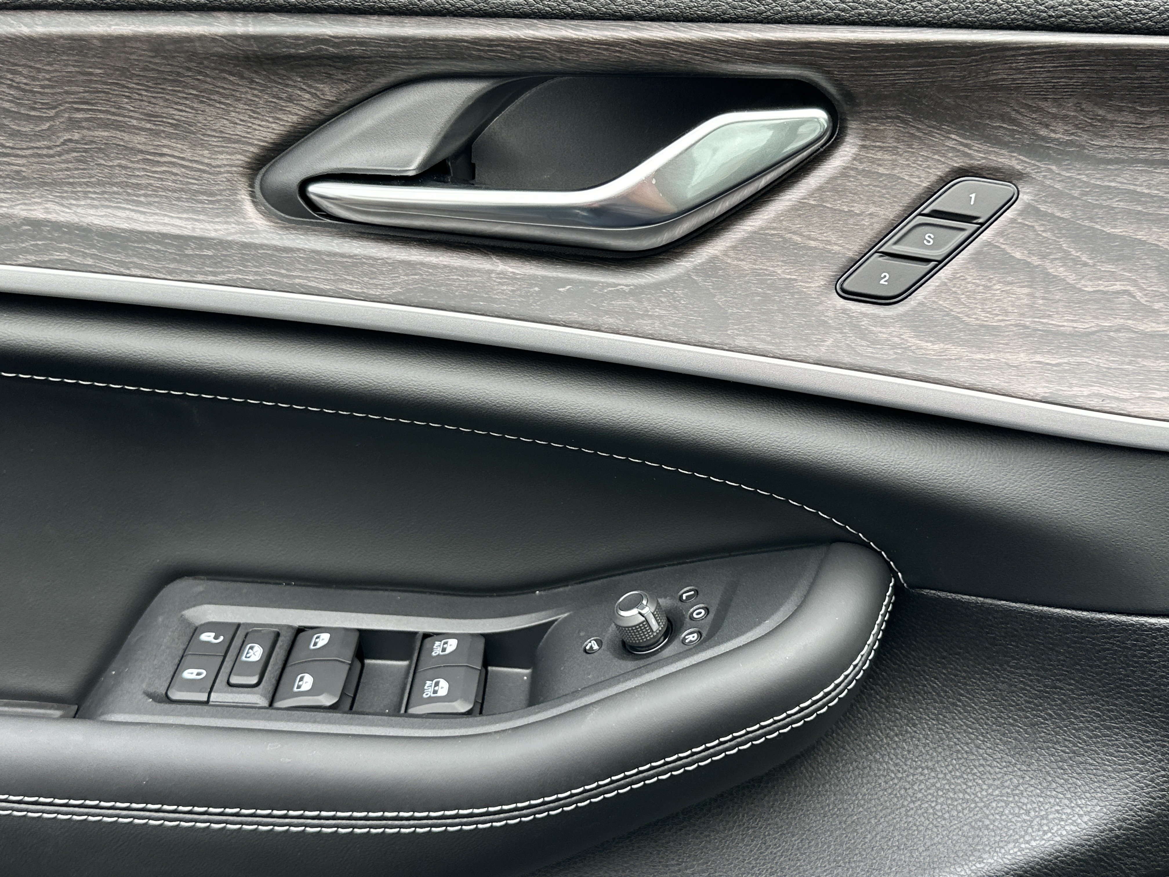 New 2027 Jeep Grand Cherokee Limited AWD/4WD image 13