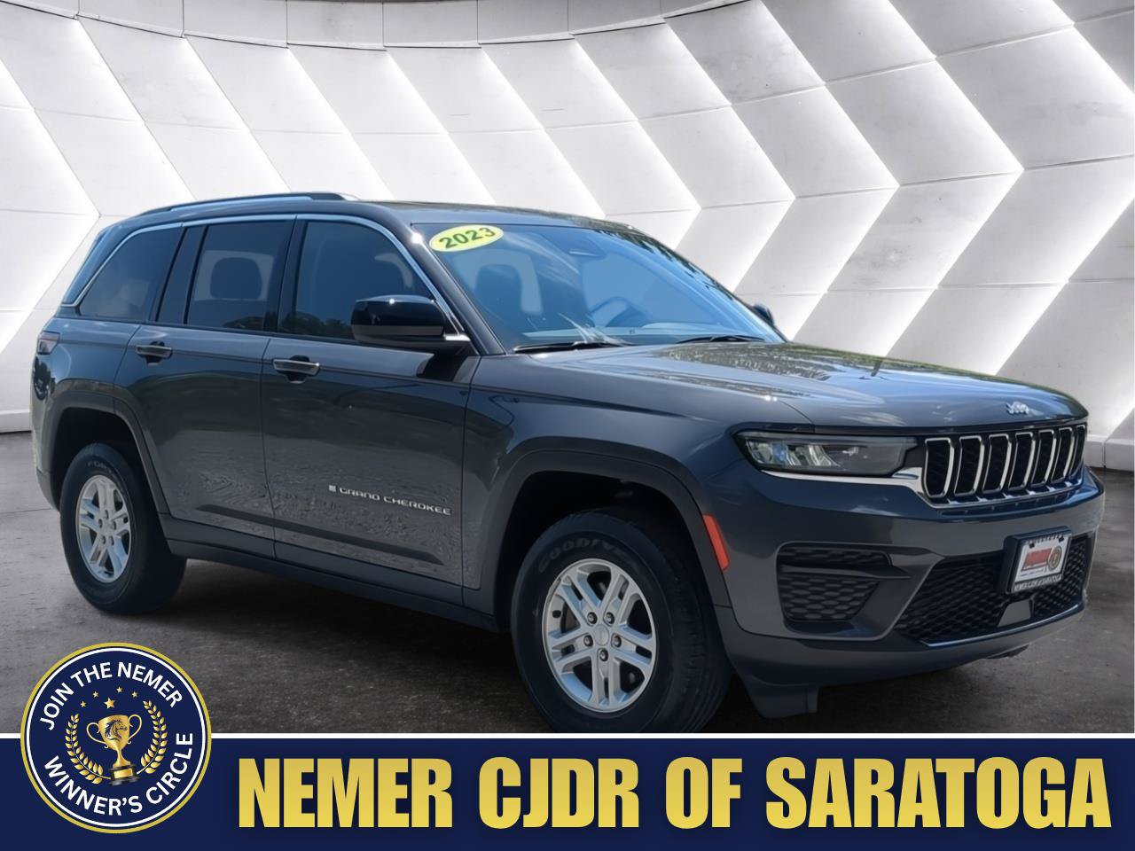 Used 2023 Jeep Grand Cherokee Laredo AWD/4WD image 1