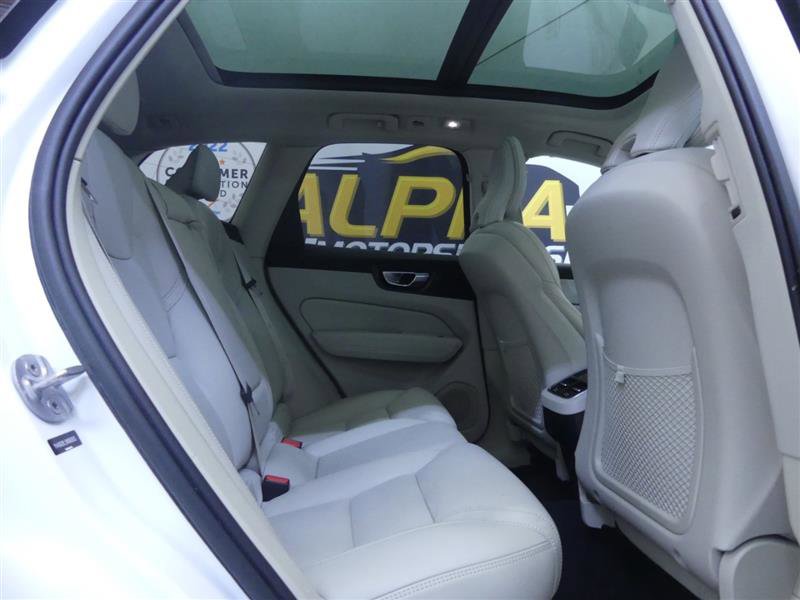 Used 2022 Volvo XC60 B6 Inscription w/ Climate Package image 22
