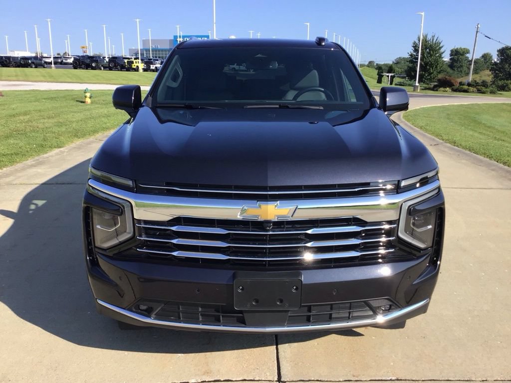 Used 2026 Chevrolet Suburban LT w/ Comfort Package AWD/4WD image 2