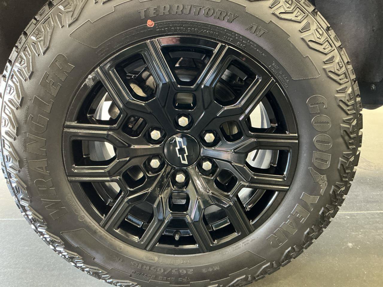 Used 2023 Chevrolet Colorado Trail Boss w/ Technology Package AWD/4WD image 23