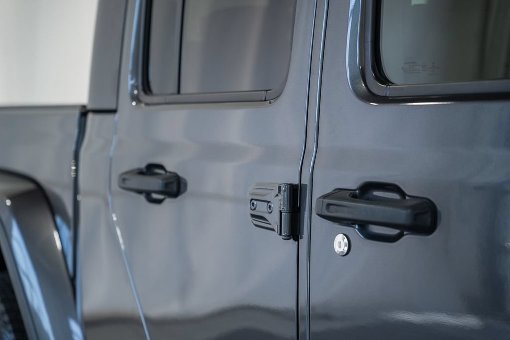 Certified 2022 Jeep Gladiator Sport AWD/4WD image 14