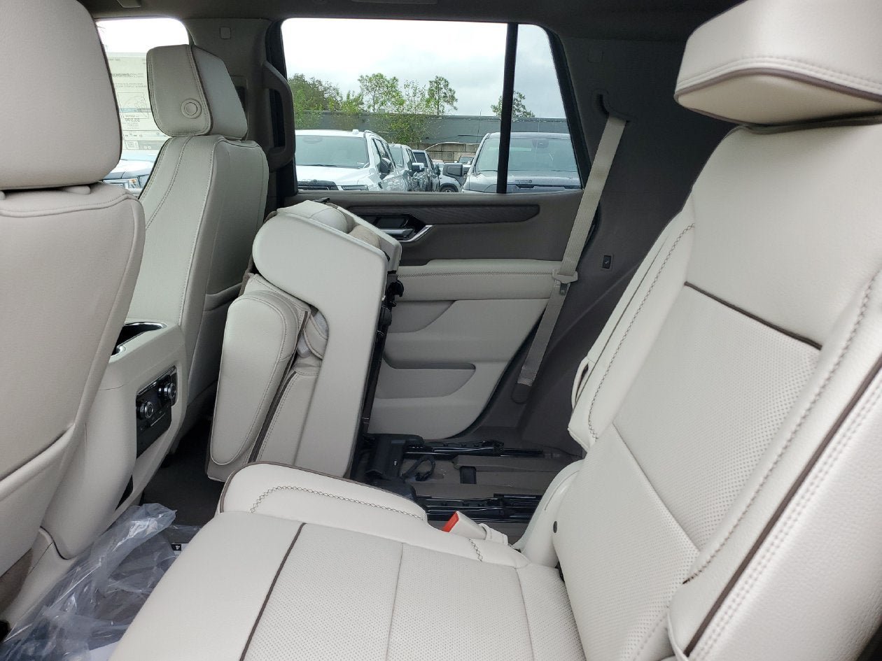 New 2027 GMC Yukon Denali w/ Sun & Power Step Package RWD image 11