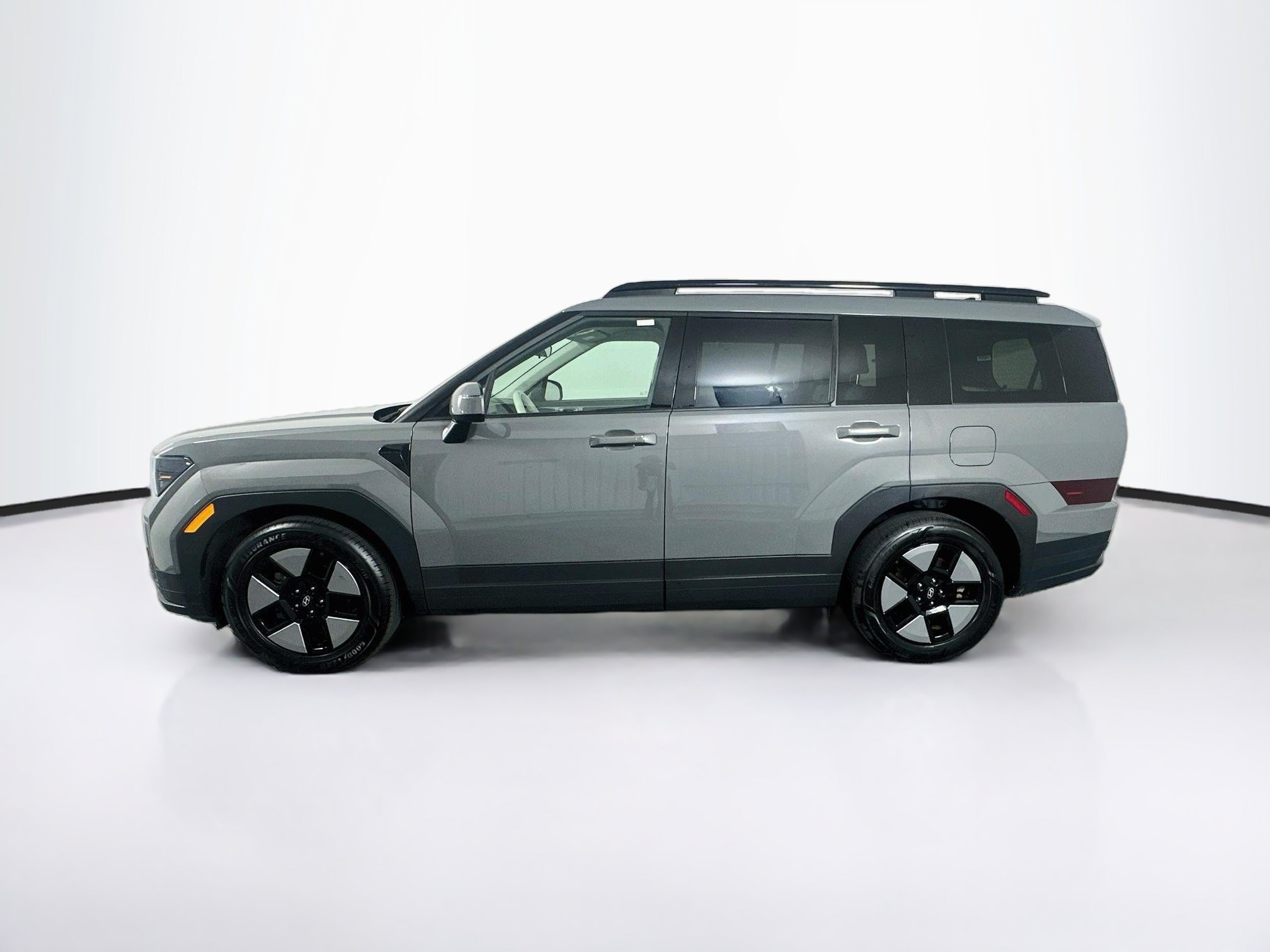 Used 2025 Hyundai Santa Fe SEL FWD image 4