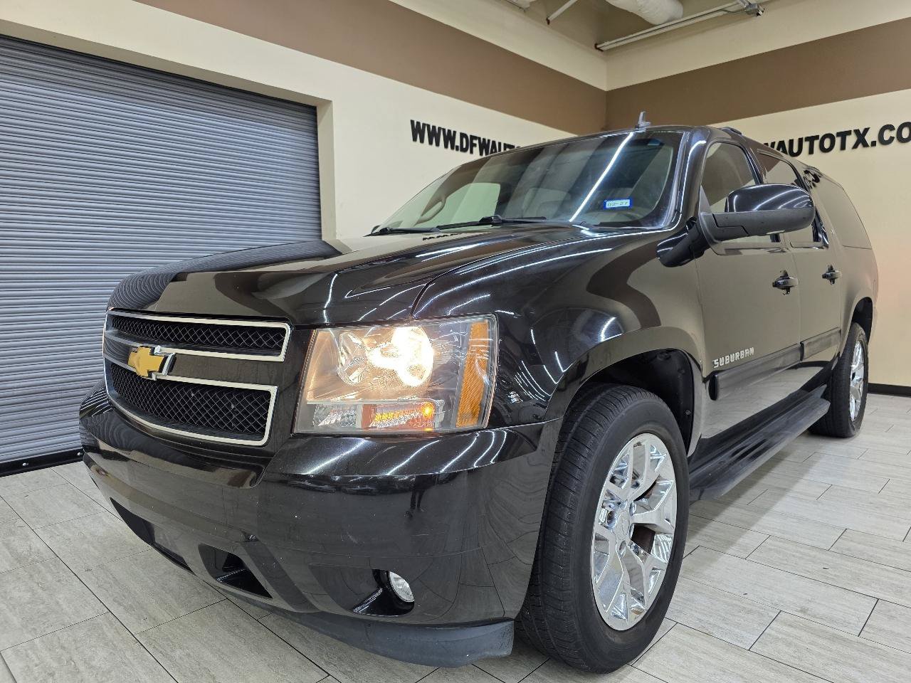 Used 2013 Chevrolet Suburban LT RWD image 2