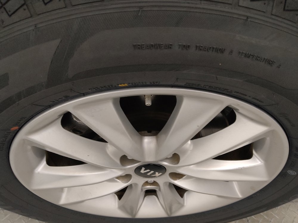 Used 2019 Kia Sorento LX image 31