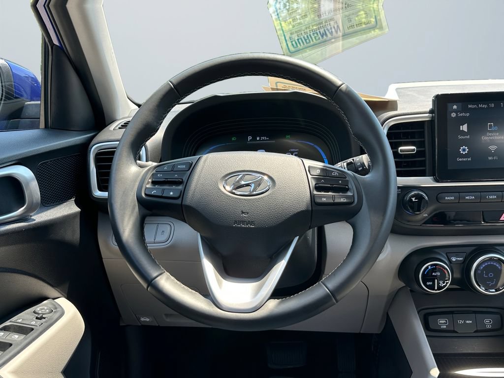 Used 2025 Hyundai Venue SEL FWD image 12