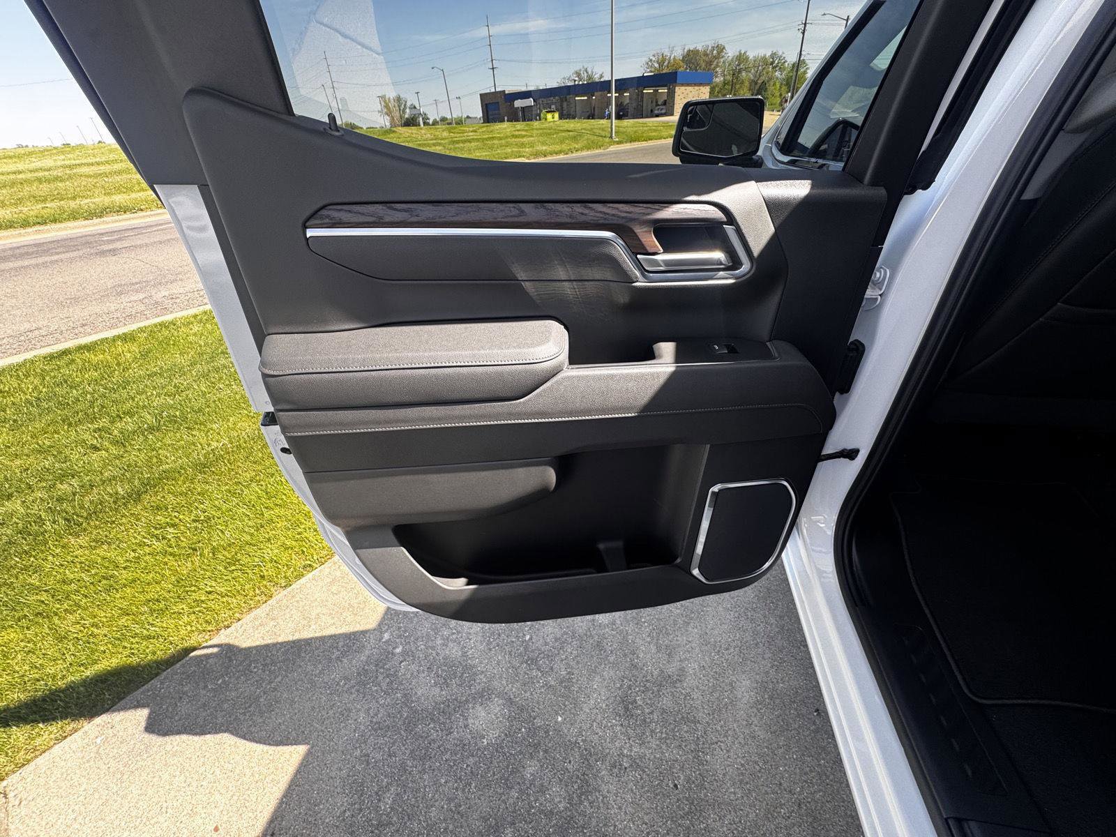 Used 2025 GMC Sierra 1500 SLT AWD/4WD image 10