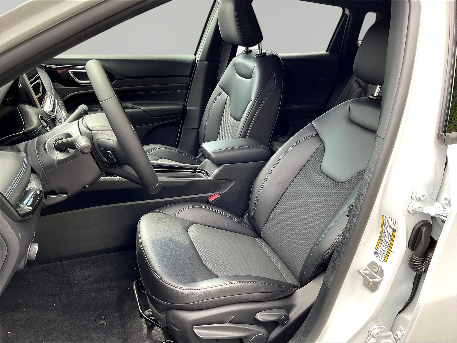 New 2026 Jeep Compass Latitude AWD/4WD image 16