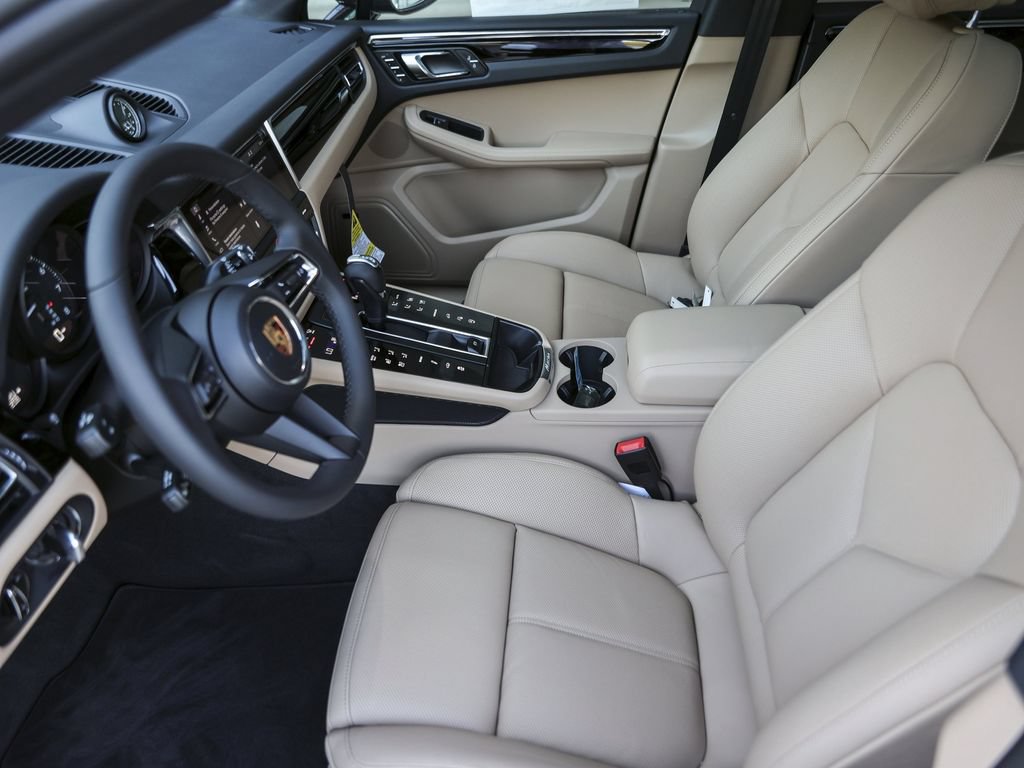 Certified 2026 Porsche Macan AWD/4WD image 14