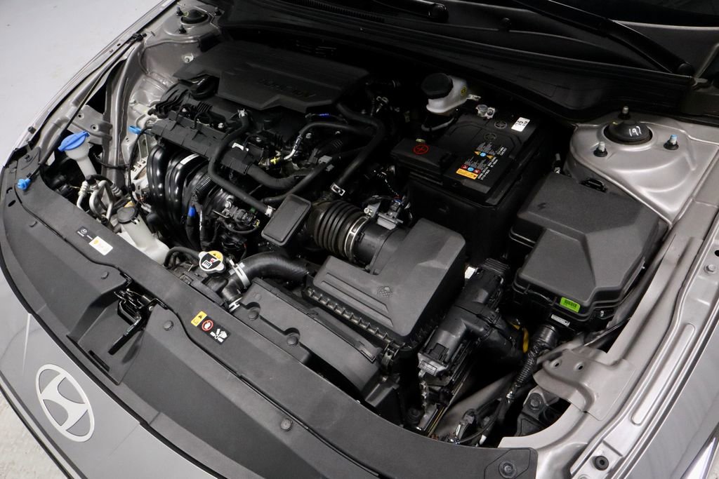 Certified 2025 Hyundai Elantra SEL image 19