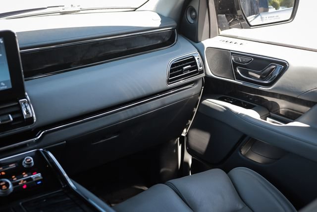 Used 2018 Lincoln Navigator L Select w/ Technology Package AWD/4WD image 29