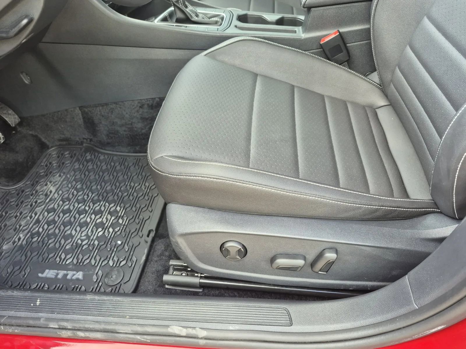 Used 2024 Volkswagen Jetta SE FWD image 14