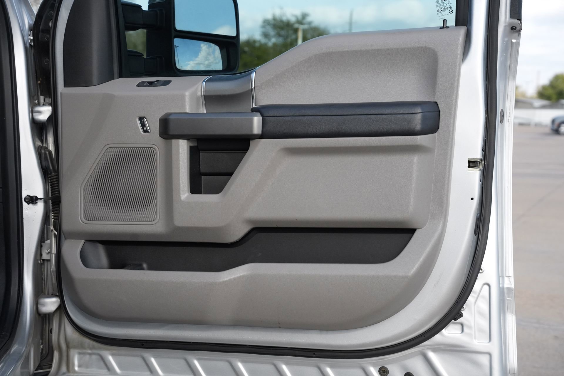 Used 2017 Ford F250 XLT w/ XLT Premium Package image 27