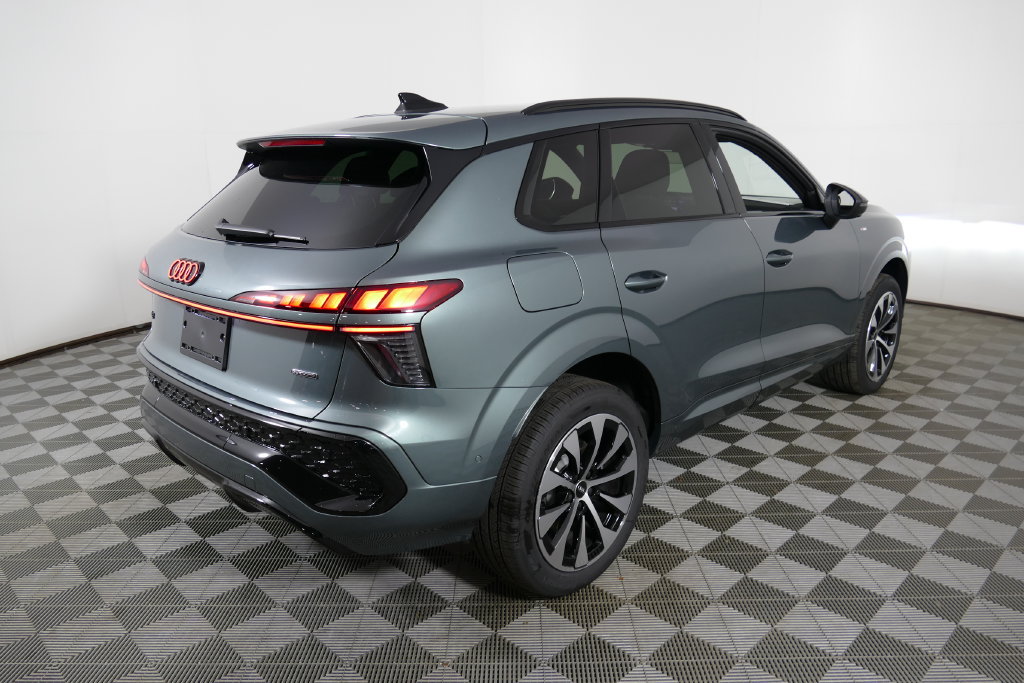 New 2026 Audi Q3 quattro 2.0T AWD/4WD image 3