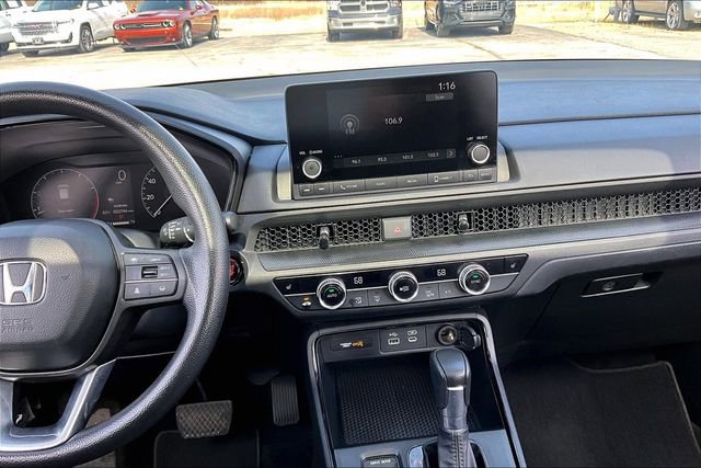 Used 2025 Honda CR-V EX image 9