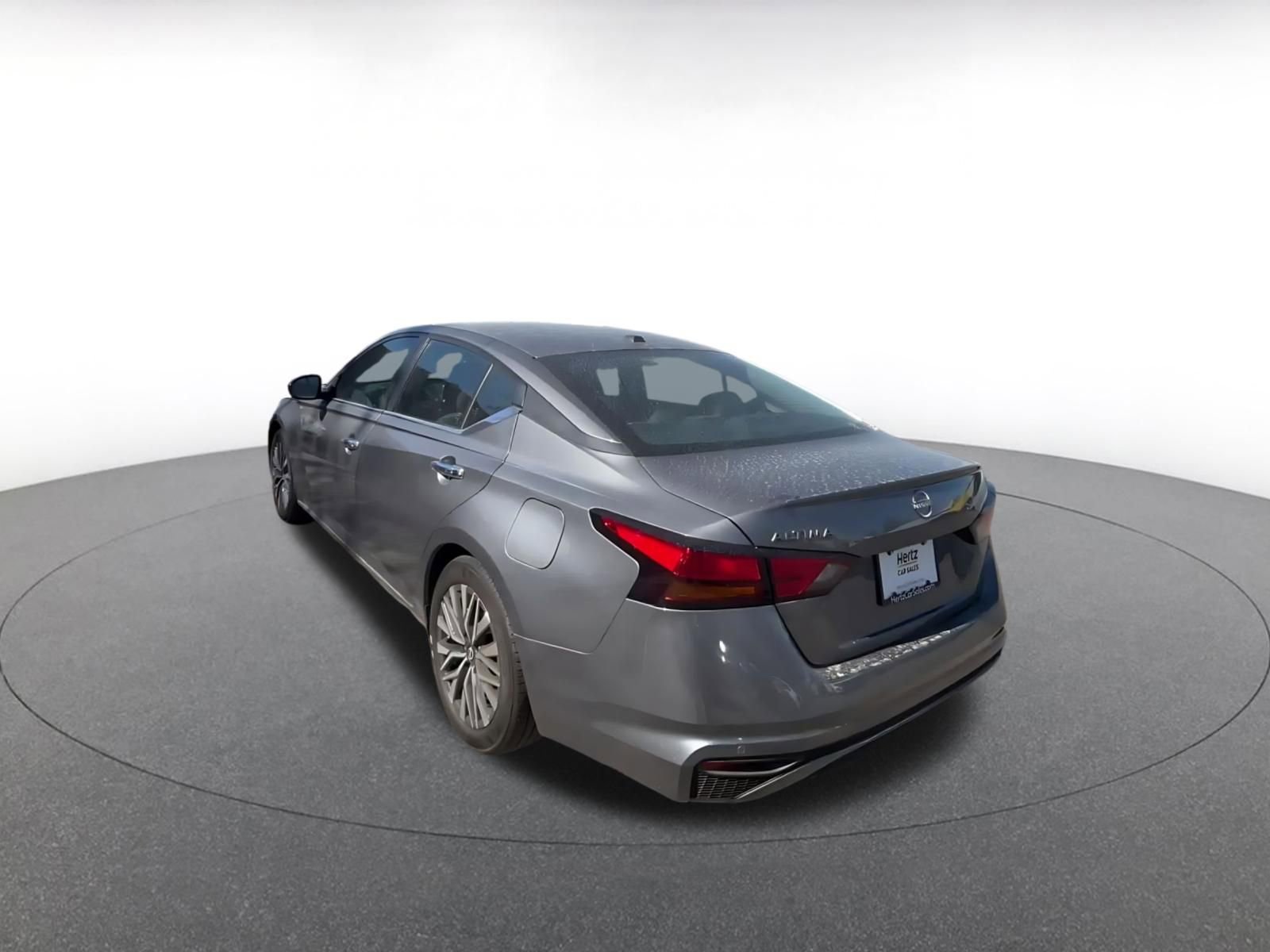 Used 2025 Nissan Altima 2.5 SV image 11