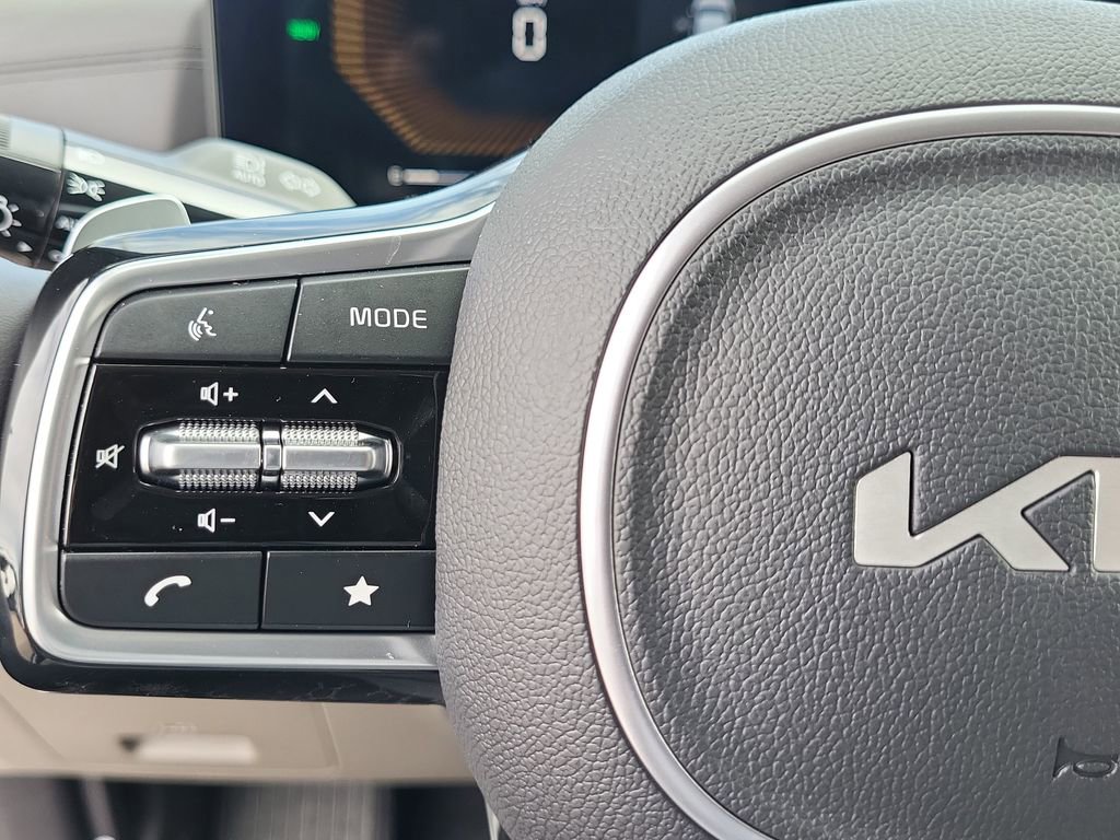 New 2026 Kia Carnival LXS FWD image 18